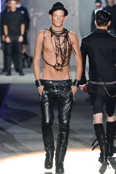 Look 27